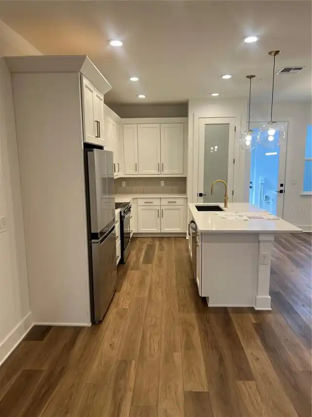 Listing Photo 8