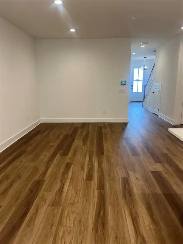 Listing Photo 10
