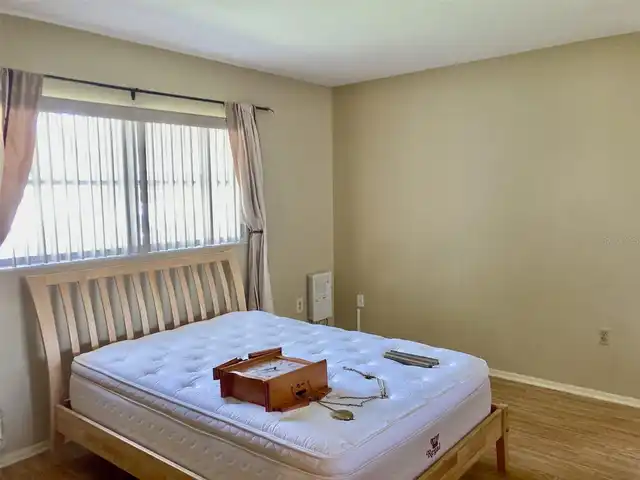 Listing Photo 9