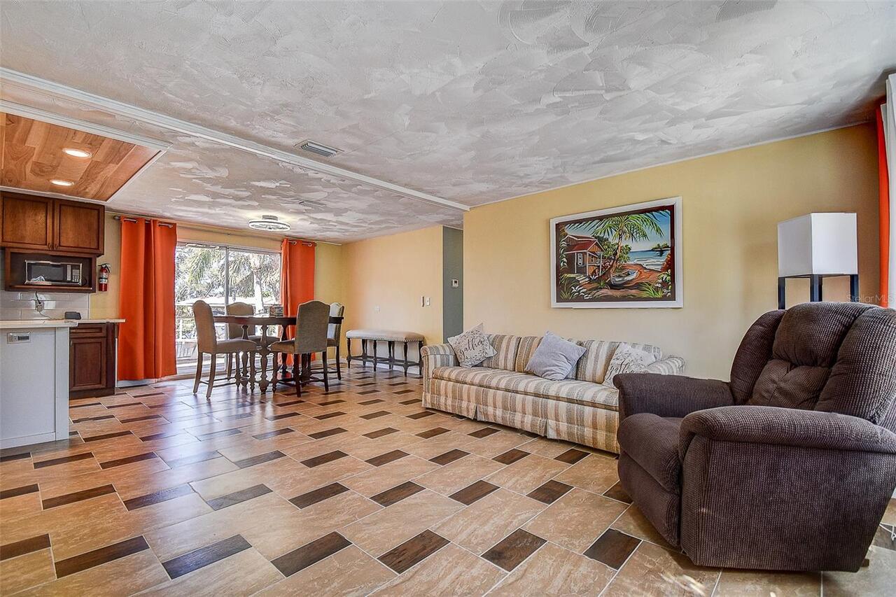 Listing Photo 12