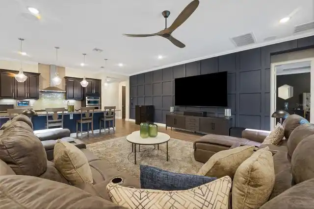 Listing Photo 11