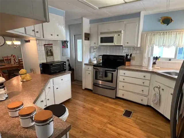 Listing Photo 8