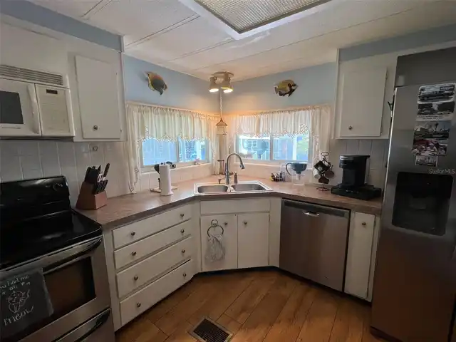 Listing Photo 9