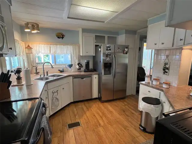 Listing Photo 12