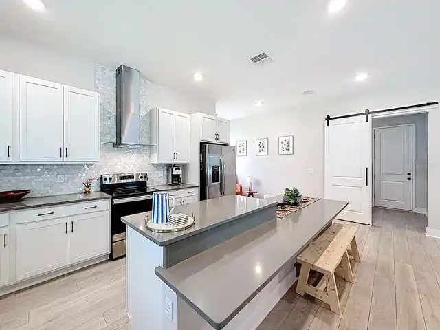 Listing Photo 10