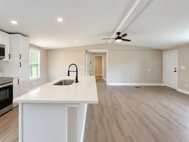 Listing Photo 8