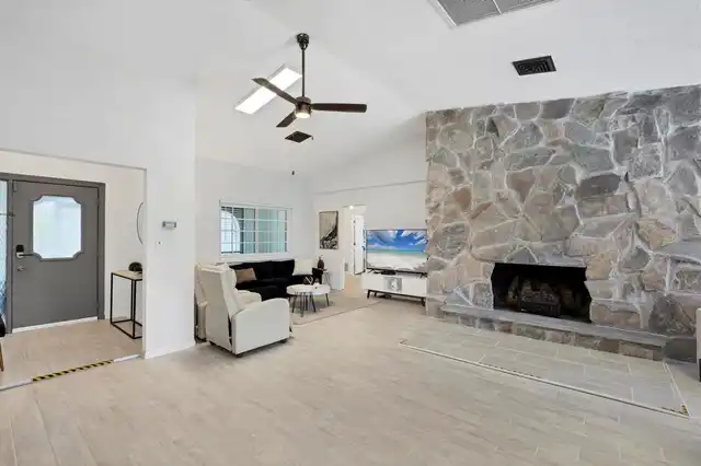 Listing Photo 11
