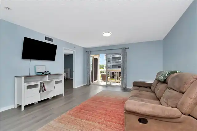 Listing Photo 7
