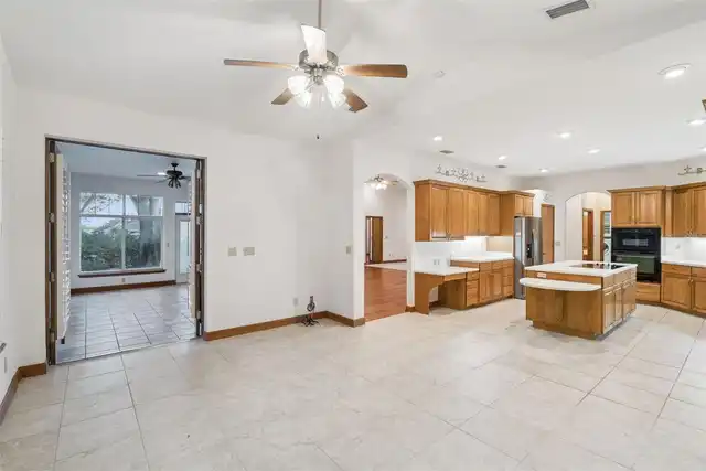 Listing Photo 12