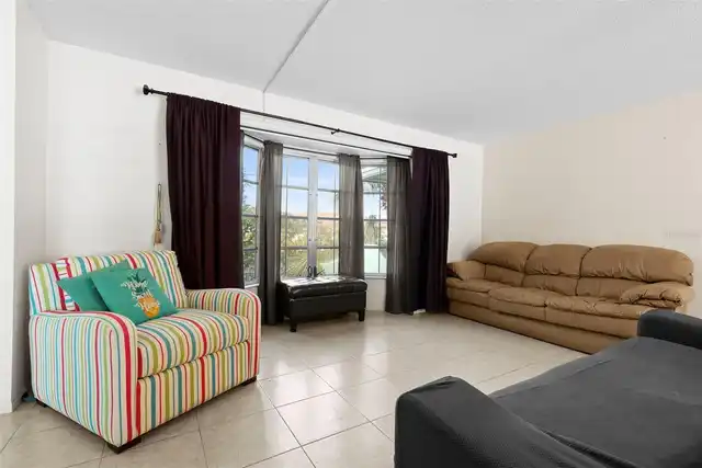 Listing Photo 12