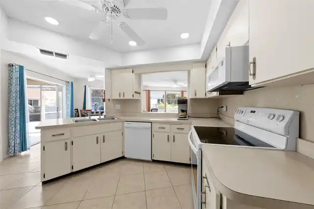 Listing Photo 14
