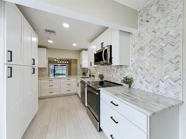 Listing Photo 12