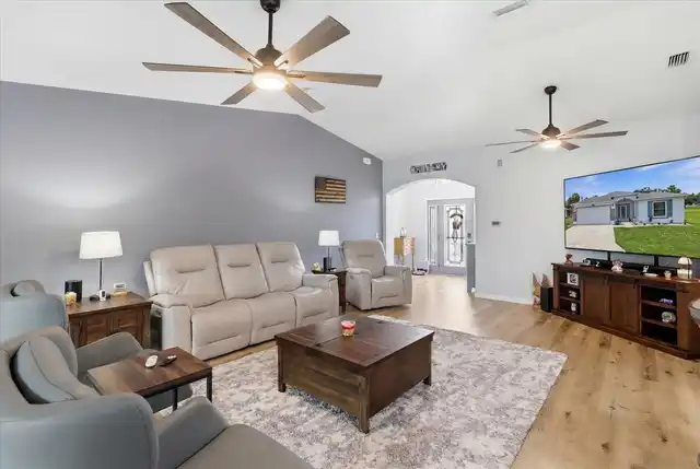 Listing Photo 8