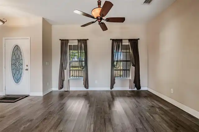 Listing Photo 9