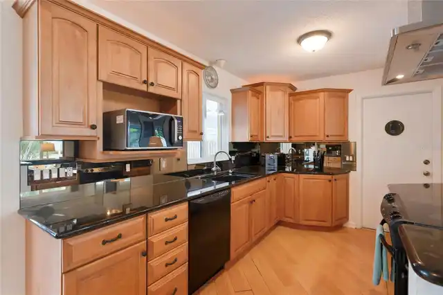Listing Photo 16