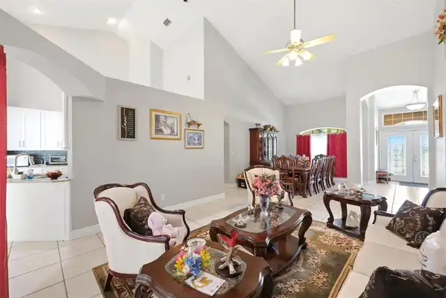 Listing Photo 12
