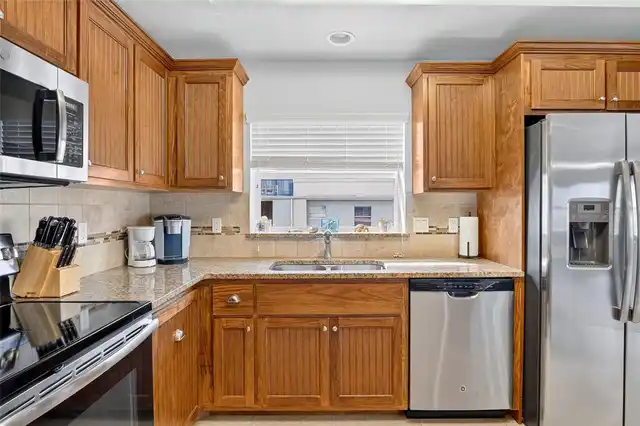 Listing Photo 11