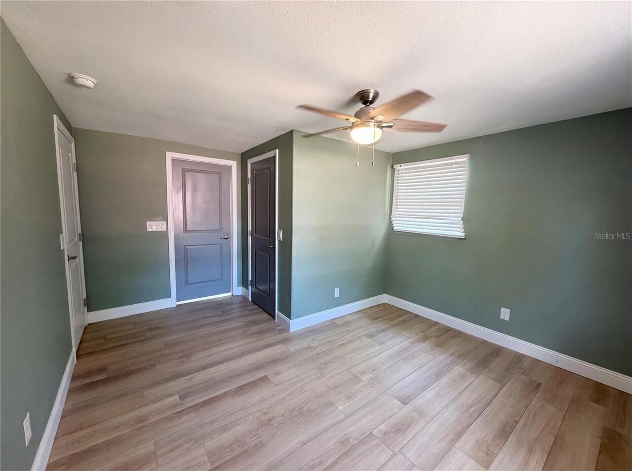 Listing Photo 12