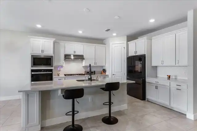 Listing Photo 8