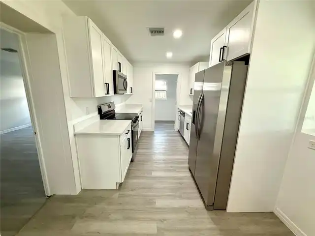 Listing Photo 8