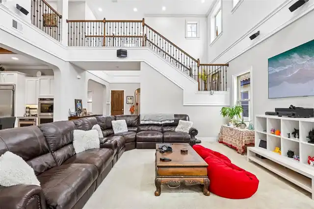 Listing Photo 12