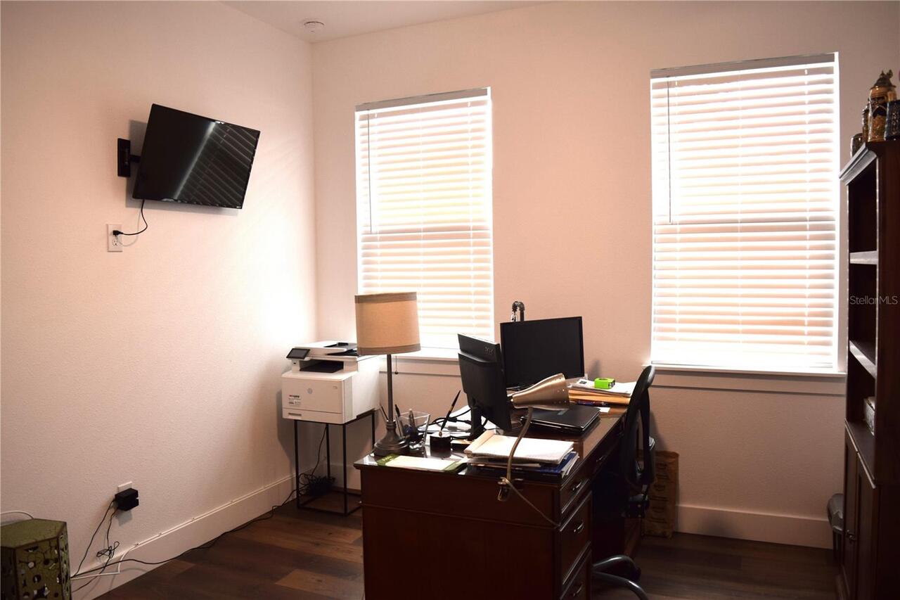 Listing Photo 11