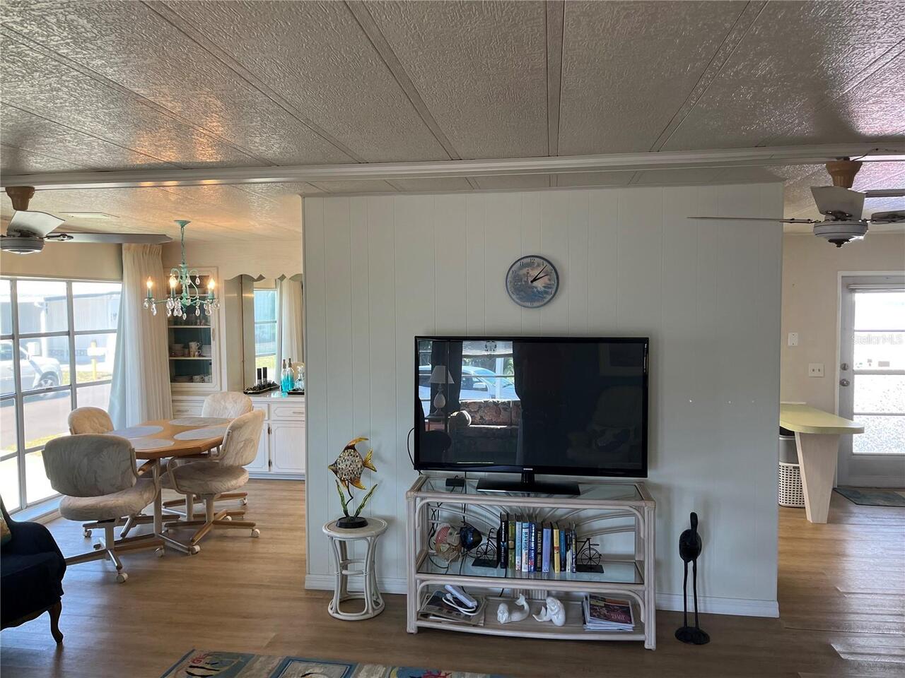 Listing Photo 9