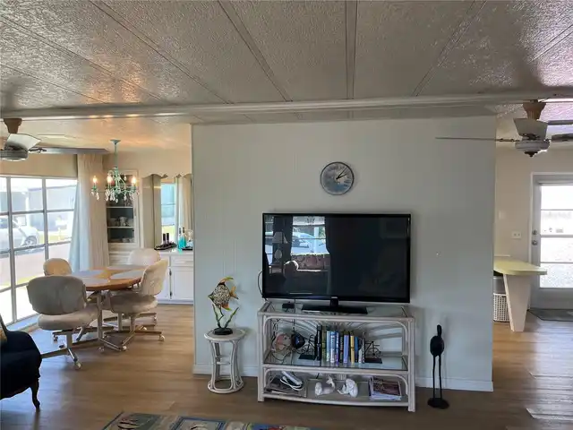 Listing Photo 9