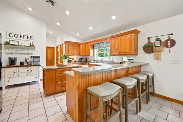 Listing Photo 12