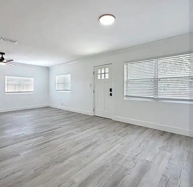 Listing Photo 12