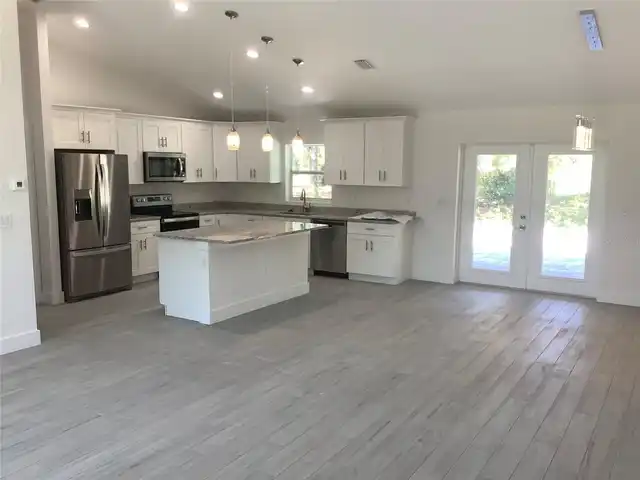Listing Photo 10