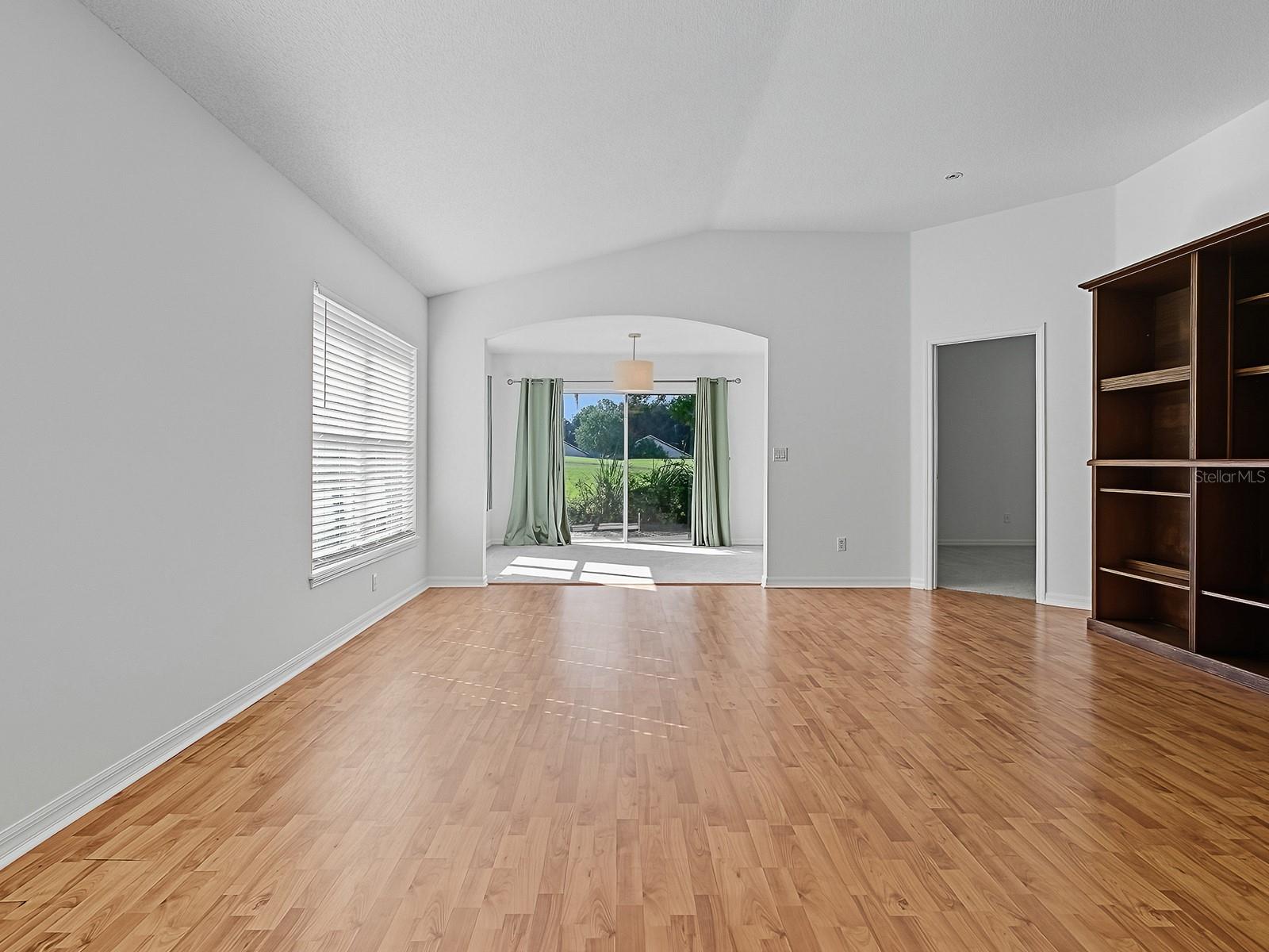 Listing Photo 12
