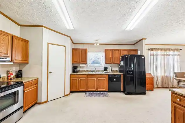Listing Photo 12