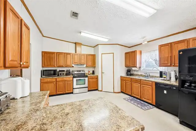 Listing Photo 14