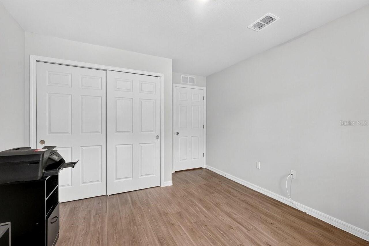 Listing Photo 12