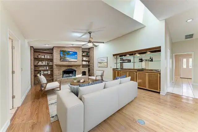 Listing Photo 12