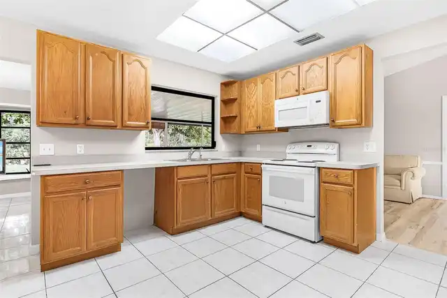Listing Photo 9
