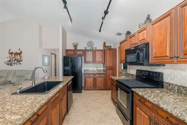 Listing Photo 12