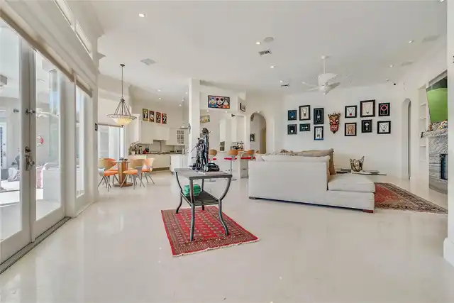 Listing Photo 11
