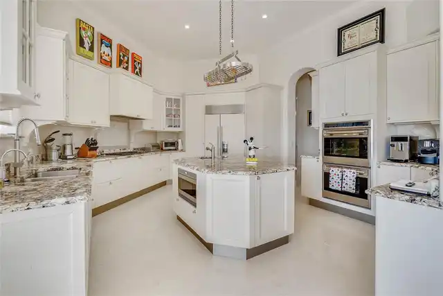 Listing Photo 12