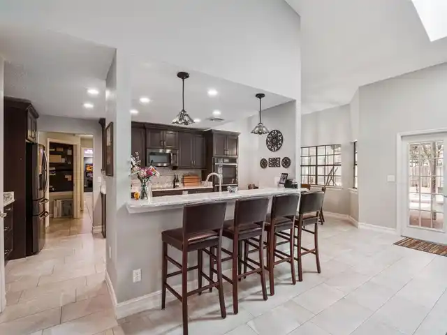 Listing Photo 10