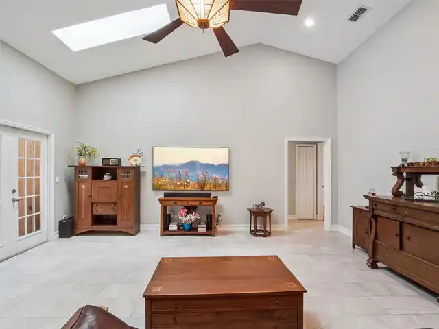 Listing Photo 14