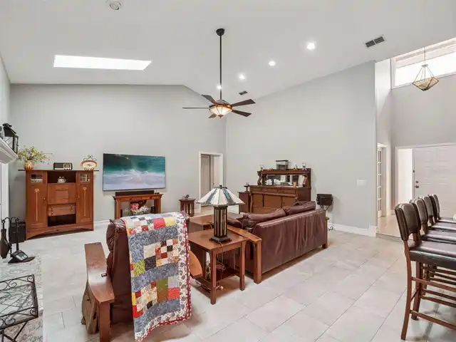 Listing Photo 15