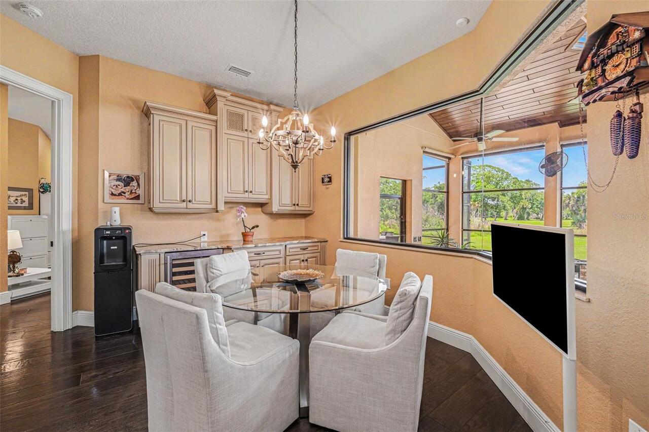 Listing Photo 12