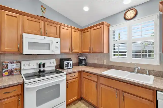 Listing Photo 11