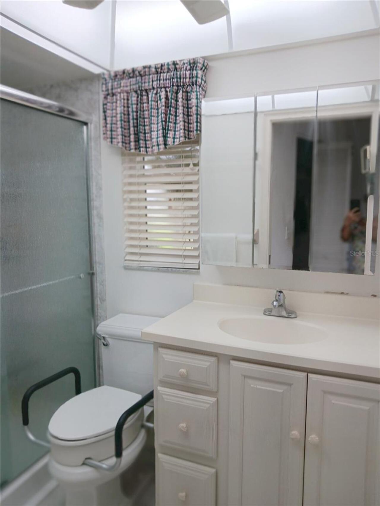 Listing Photo 11