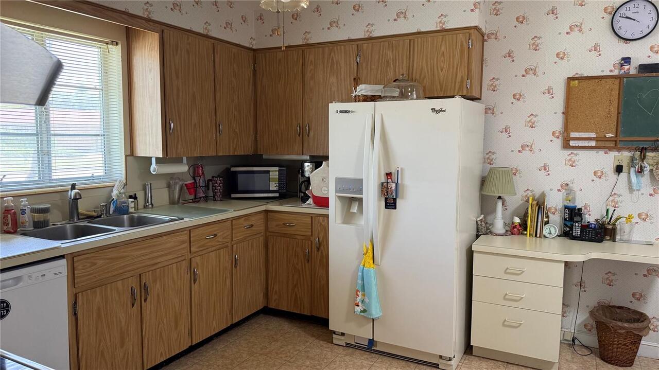 Listing Photo 12