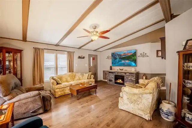 Listing Photo 9
