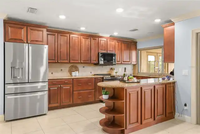 Listing Photo 18
