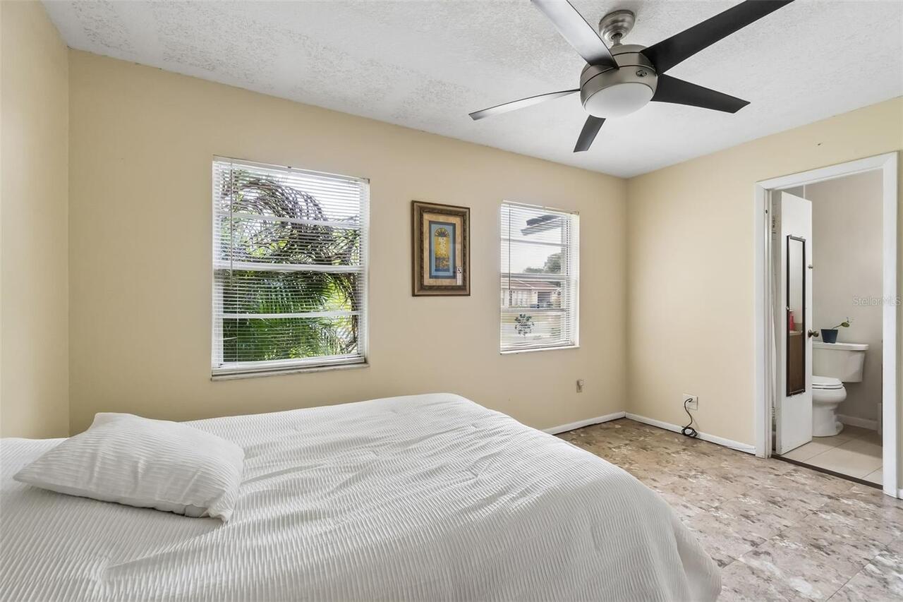 Listing Photo 12
